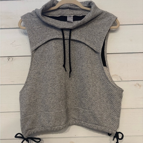 Te Verde cowl neck knit athletic vest Size Medium. Great condition! - Picture 4 of 15